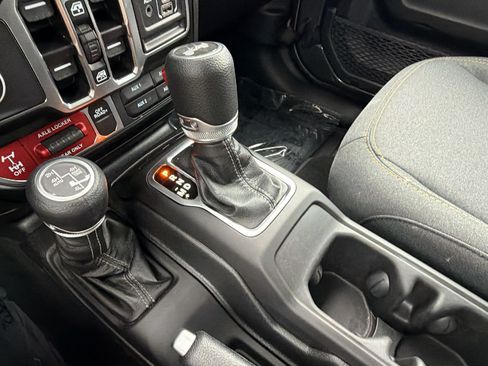 Used 2025 Jeep Wrangler Unlimited Sport S 4xe AWD/4WD image 31