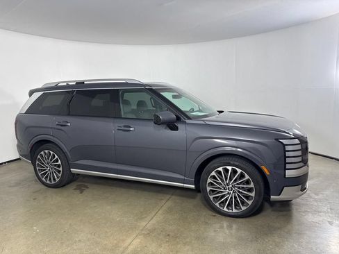 Used 2026 Hyundai Palisade Calligraphy FWD image 3