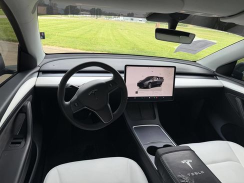 Used 2023 Tesla Model Y Long Range AWD/4WD image 10