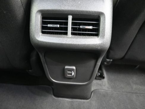 Used 2023 Chevrolet Equinox LT image 28