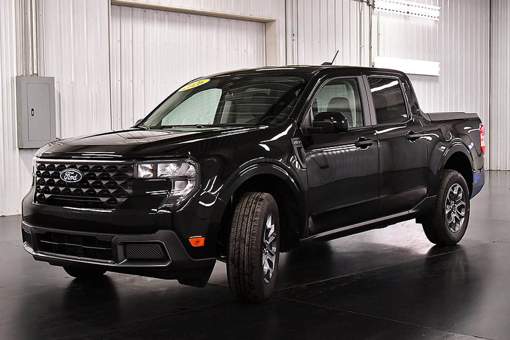 New 2026 Ford Maverick XLT w/ Equipment Group 301A AWD/4WD image 3