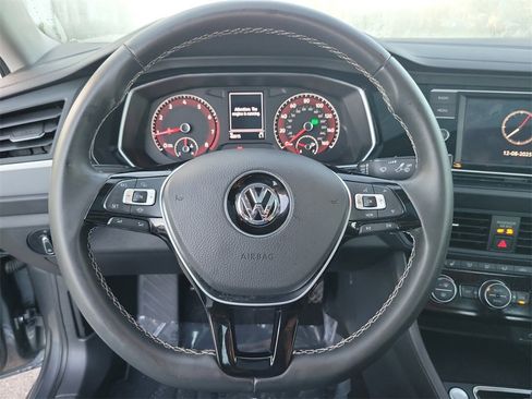 Certified 2021 Volkswagen Jetta SE image 18