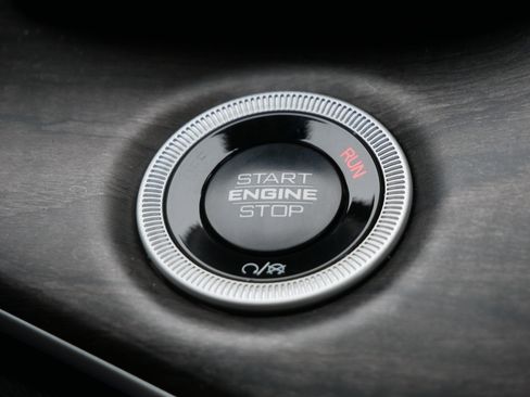 Used 2025 Jeep Grand Cherokee Limited w/ Trailer Tow Package image 27