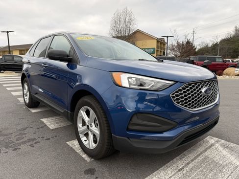 Used 2023 Ford Edge SE image 3