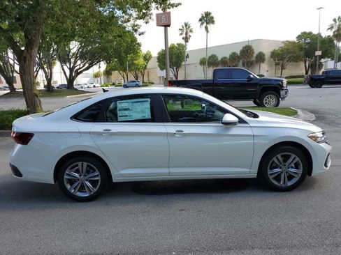 Used 2023 Volkswagen Jetta SE FWD image 12