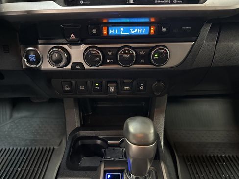Used 2022 Toyota Tacoma Limited image 19