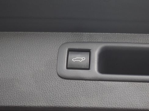 Used 2023 Toyota Highlander LE AWD/4WD image 13