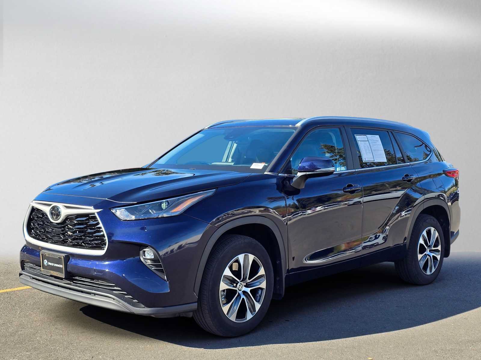 Used 2023 Toyota Highlander XLE AWD/4WD image 7