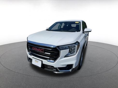 Used 2024 GMC Terrain SLE image 7