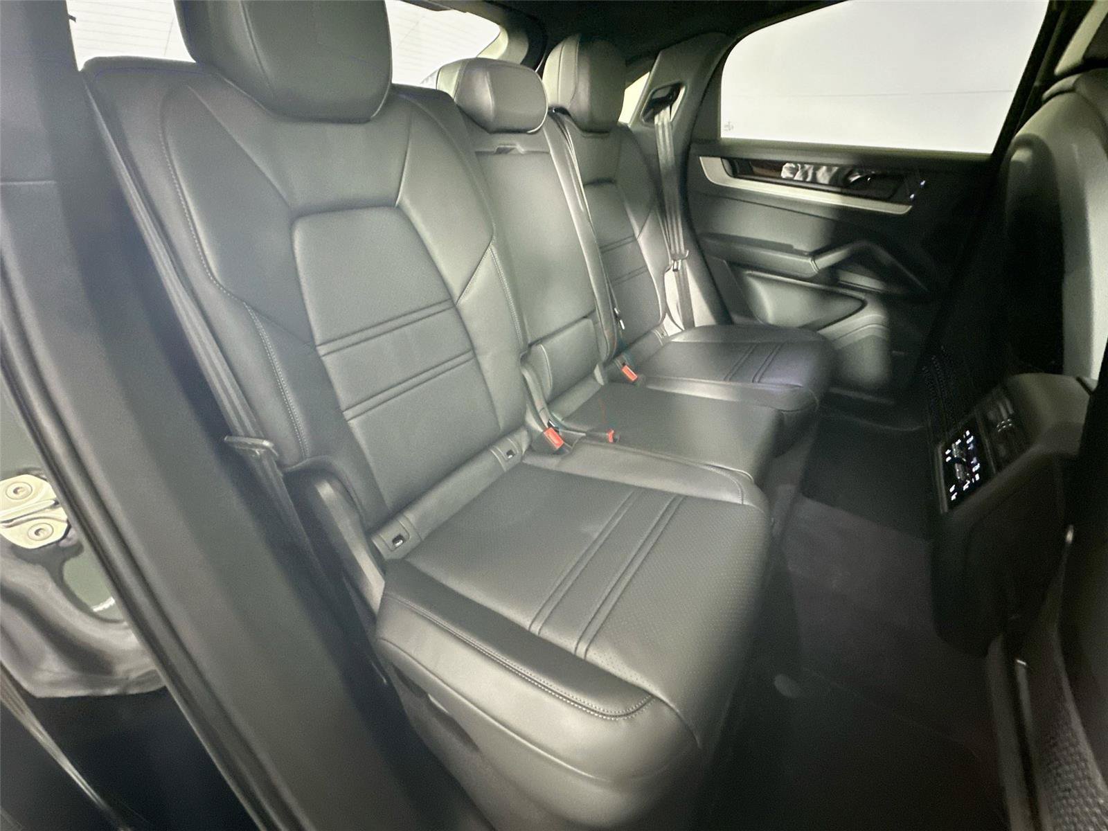 Certified 2025 Porsche Cayenne S AWD/4WD image 27