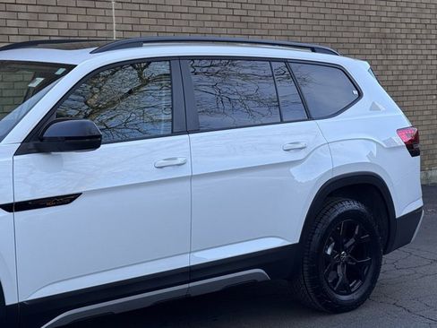 Used 2024 Volkswagen Atlas Peak Edition SE image 47