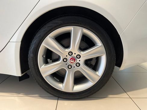 Used 2018 Jaguar XE Premium AWD/4WD image 11