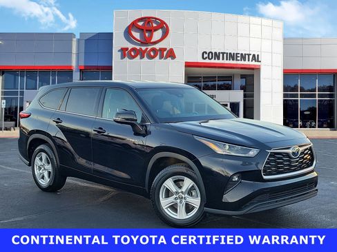 Used 2021 Toyota Highlander LE image 1