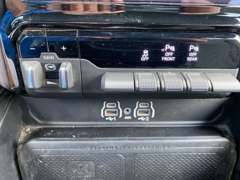 Used 2025 RAM 1500 Big Horn AWD/4WD image 8