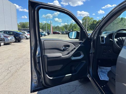 Used 2023 Nissan Frontier SV w/ SV Convenience Package AWD/4WD image 15