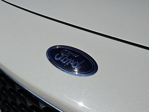 Used 2021 Ford Escape SE image 32