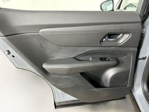 Used 2023 Nissan Ariya FWD image 26