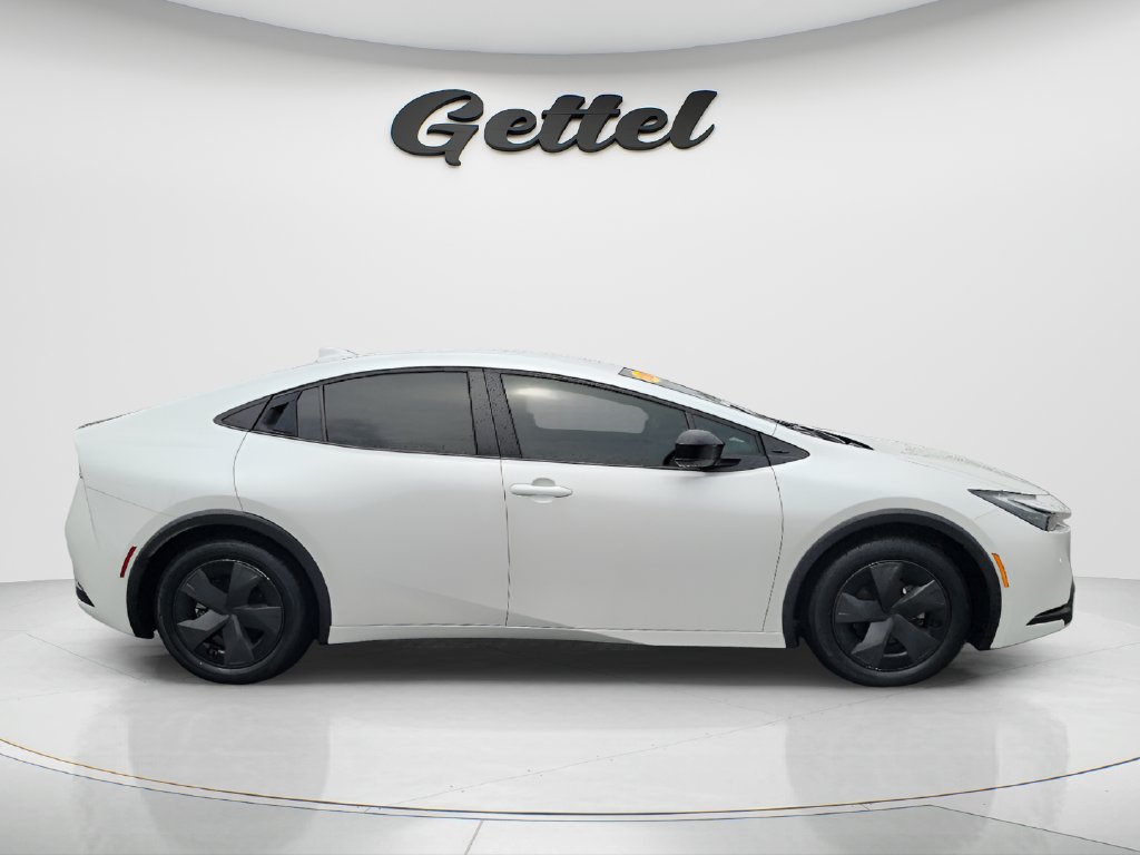 Used 2024 Toyota Prius LE FWD image 4