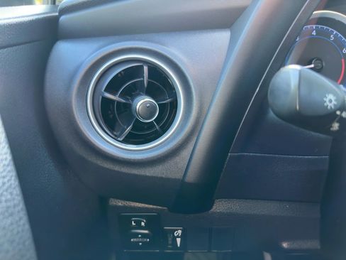 Used 2017 Toyota Corolla SE image 30