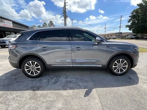 Used 2022 Lincoln Nautilus FWD w/ Premium Package image 4