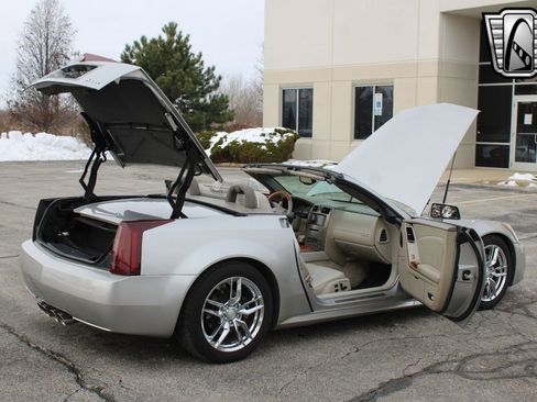 Used 2005 Cadillac XLR image 17