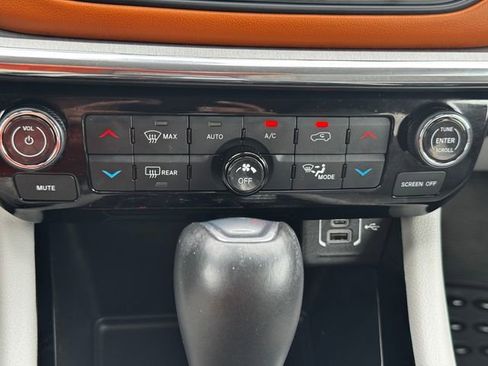 Certified 2022 Jeep Compass Limited w/ Sun and Sound Group image 34