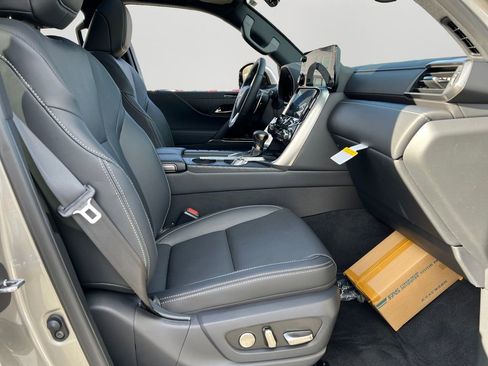 New 2026 Lexus LX 600 4WD w/ Luxury Package image 5