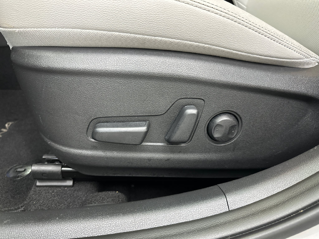 Used 2023 Hyundai Kona Limited FWD image 10
