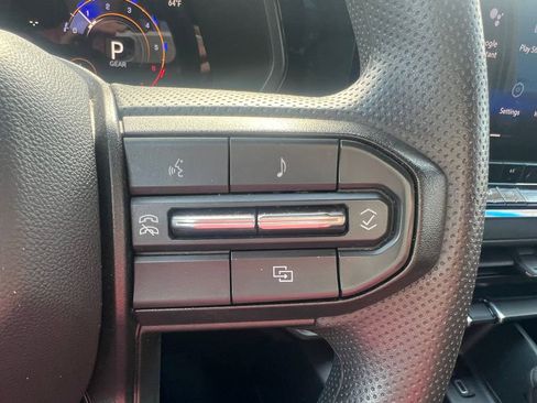 Used 2024 Chevrolet Colorado W/T image 11