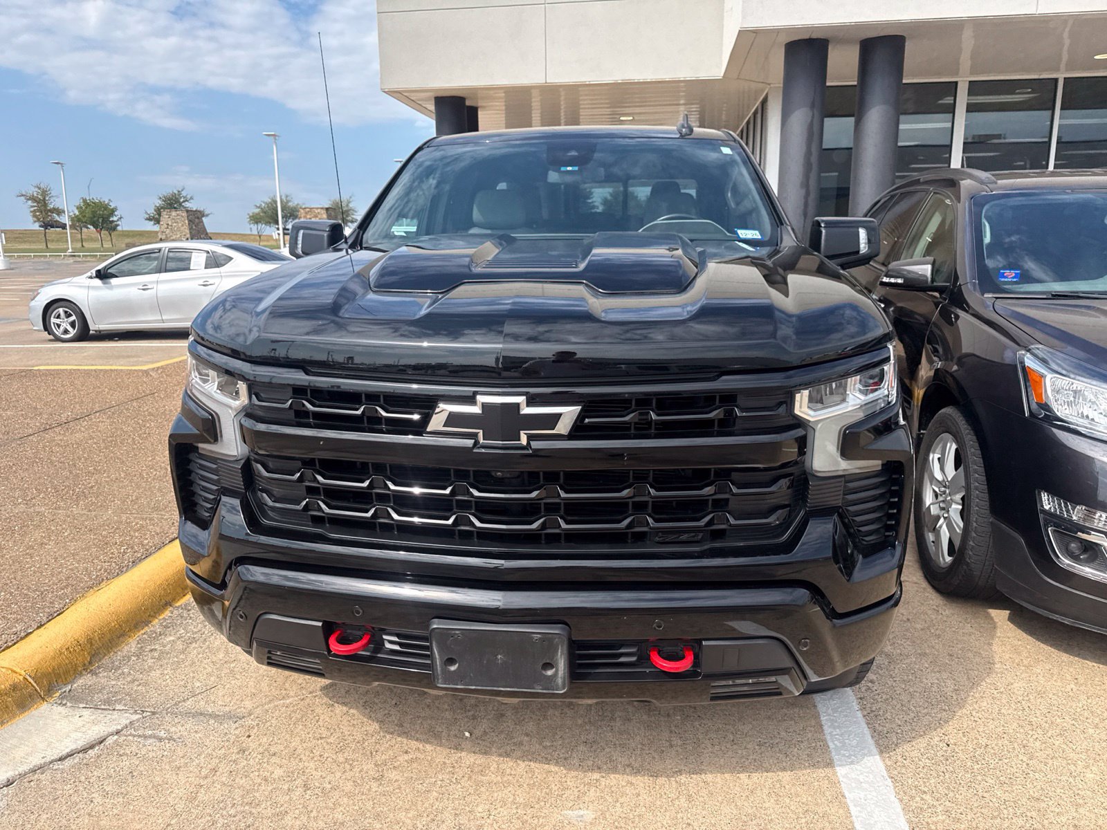 Used 2024 Chevrolet Silverado 1500 LT Trail Boss w/ LT Trail Boss Premium Package AWD/4WD image 5