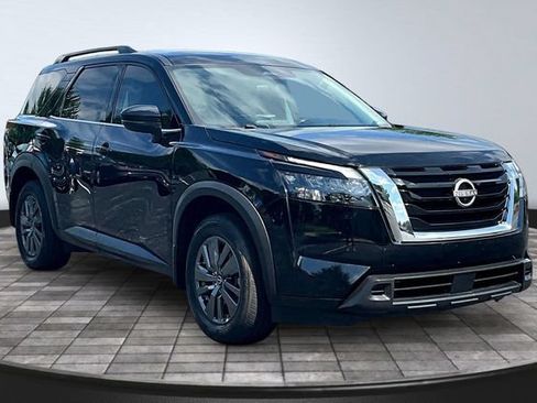 Used 2024 Nissan Pathfinder SV FWD image 3