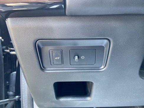 Used 2019 Land Rover Discovery HSE Luxury image 31