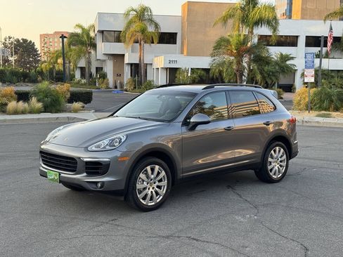 Used 2017 Porsche Cayenne S AWD/4WD image 1