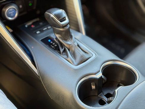 Used 2021 Toyota Venza XLE w/ Softex Package image 16