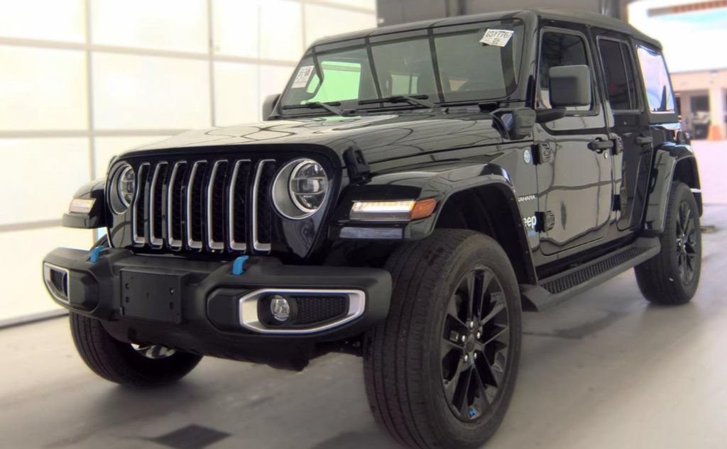 Used 2022 Jeep Wrangler Unlimited Sahara AWD/4WD image 1