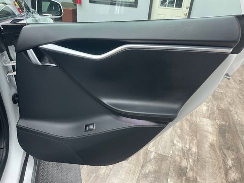 Used 2015 Tesla Model S 70 image 31