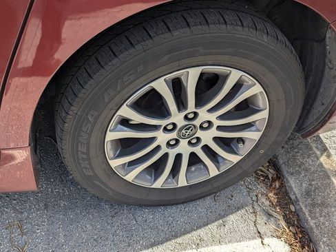 Used 2020 Toyota Sienna XLE w/ XLE Navigation Package image 10