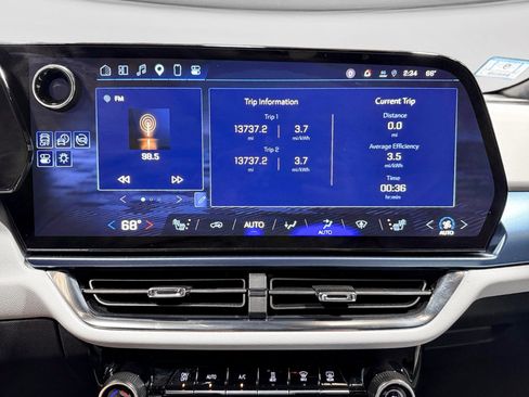 Used 2025 Chevrolet Equinox EV LT image 9