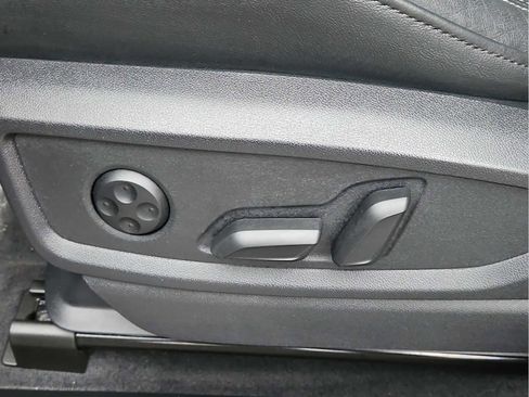 Used 2024 Audi Q5 e Premium Plus w/ Premium Plus Package image 16