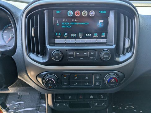 Used 2017 Chevrolet Colorado Z71 AWD/4WD image 19