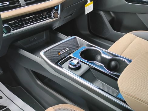 New 2026 Chevrolet Equinox ACTIV w/ Convenience Package III FWD image 13