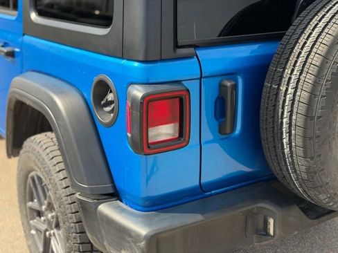 Used 2024 Jeep Wrangler Sport S image 9