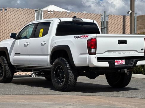 Used 2019 Toyota Tacoma TRD Off-Road w/ Technology Package AWD/4WD image 6