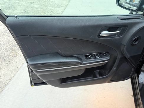 Used 2019 Dodge Charger SXT RWD image 11