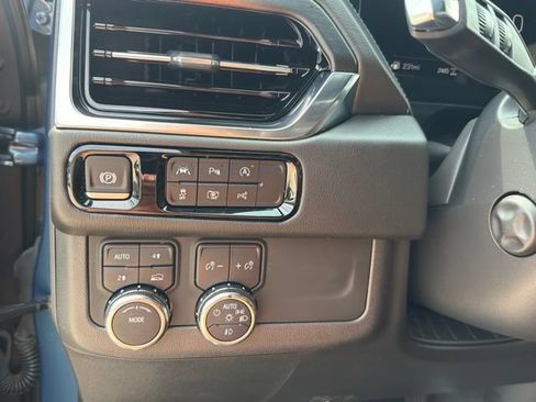 Used 2025 GMC Yukon Denali w/ Sun & Power Step Package AWD/4WD image 32