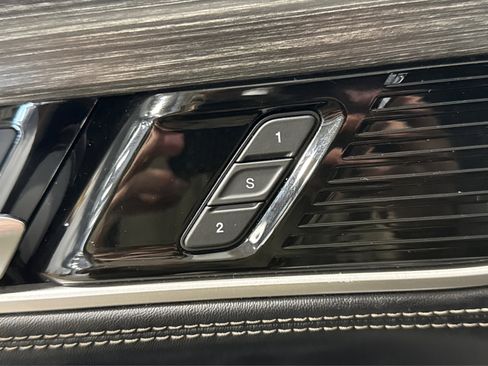 Used 2024 Jeep Wagoneer Series II w/ Flexible Seating Group image 17