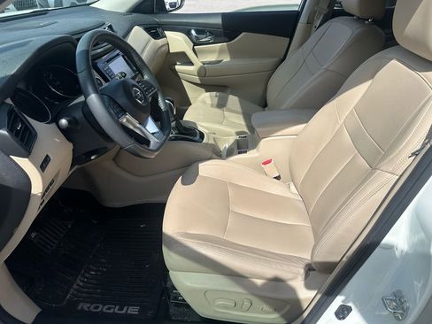 Used 2017 Nissan Rogue SL w/ SL Premium Package image 26