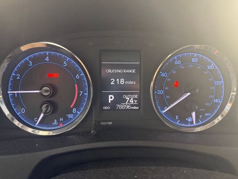 Used 2017 Toyota Corolla LE FWD image 4