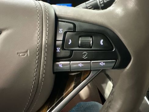 Used 2022 Cadillac Escalade ESV Sport Platinum image 17