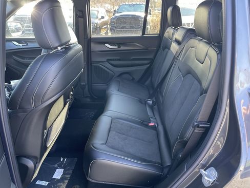 New 2025 Jeep Grand Cherokee Altitude image 22